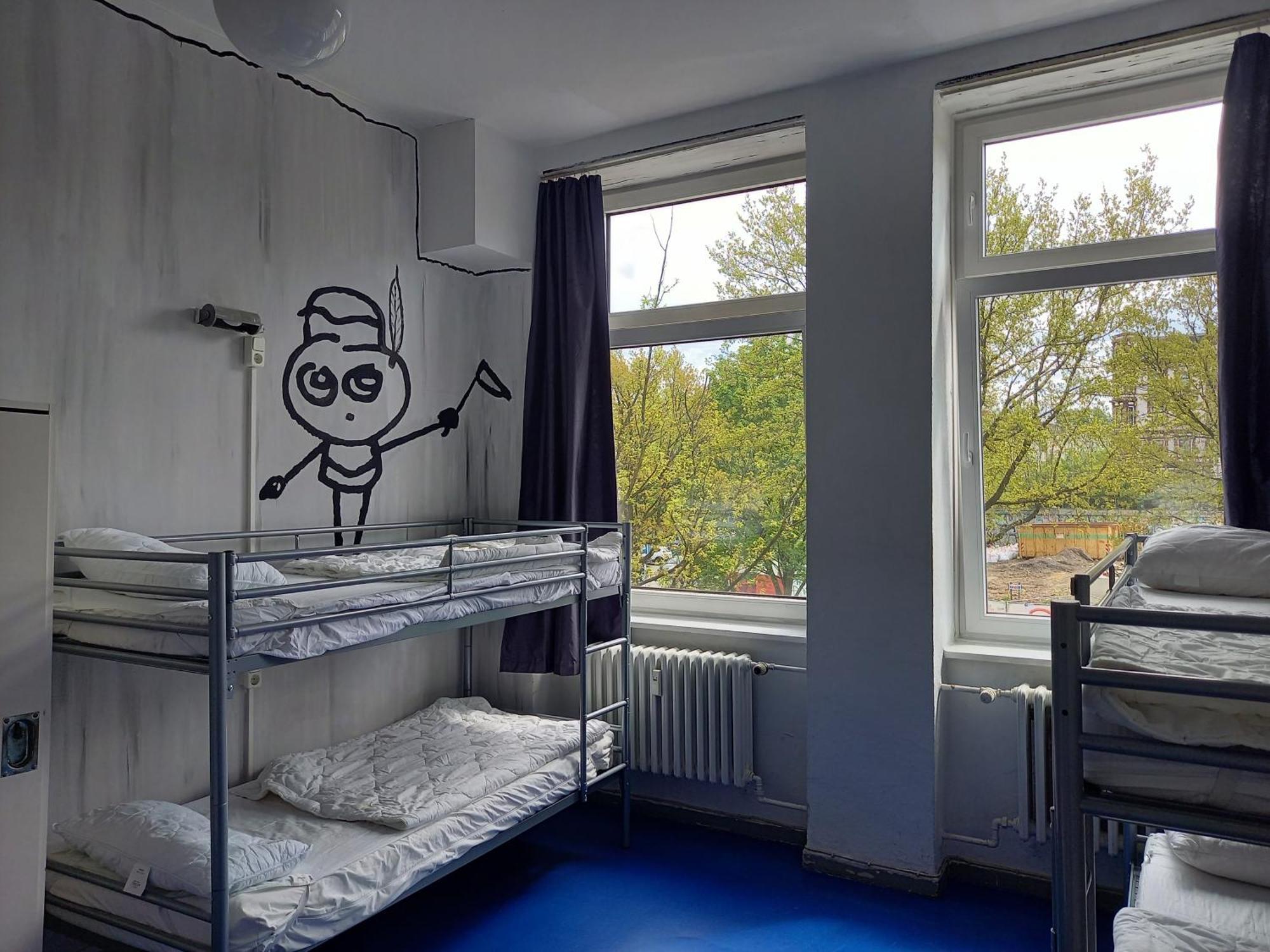 Instantsleep Backpackerhostel St Pauli Хамбург Екстериор снимка