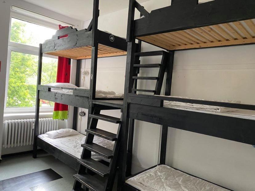 Instantsleep Backpackerhostel St Pauli Хамбург Екстериор снимка