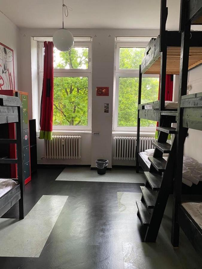Instantsleep Backpackerhostel St Pauli Хамбург Екстериор снимка